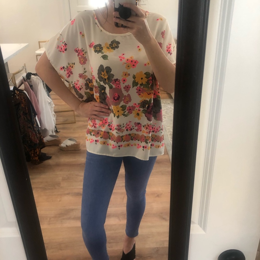 Gorgeous Floral Woven Flowy Top